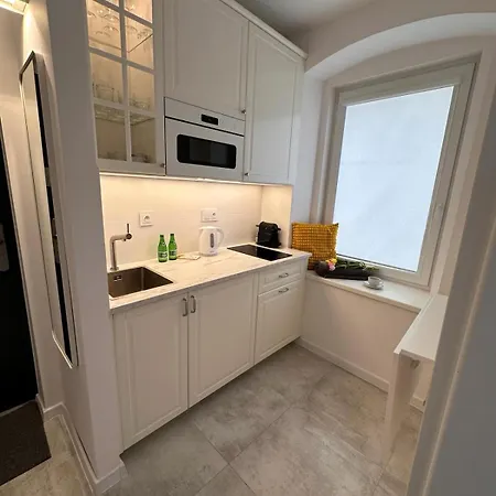 Londyn Zdroj 16 شقة *